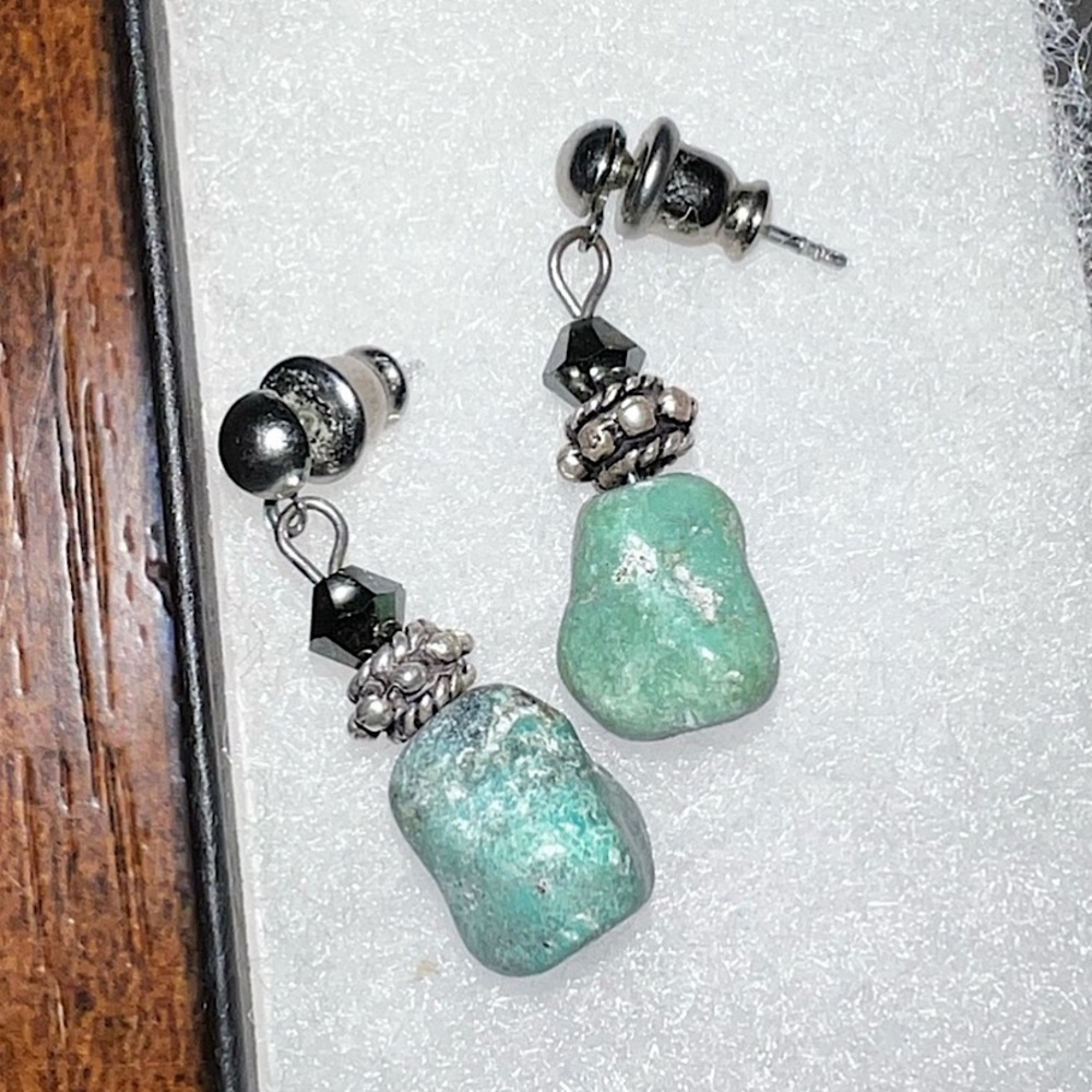 ⭐️Vintage Blue Turquoise Stone Silver Black Beaded Dangle Earrings - Picture 3 of 8